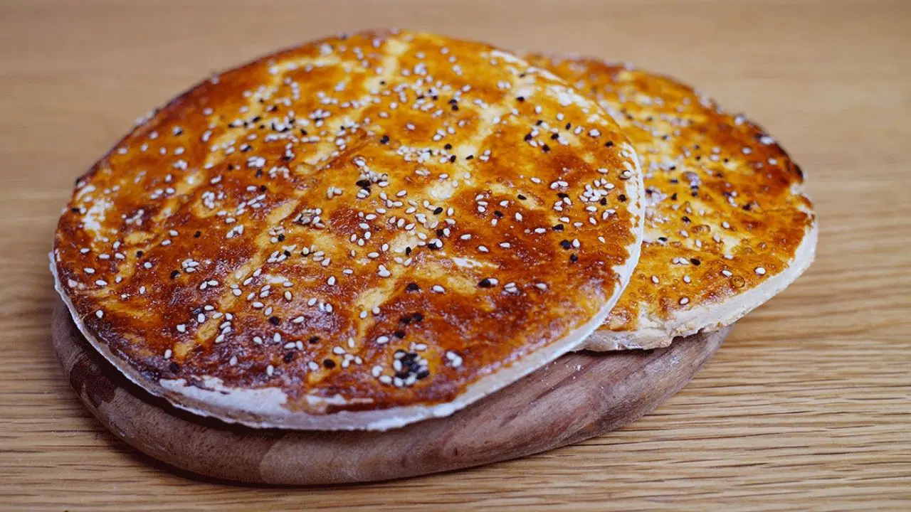 Glutensiz Sofralara Yeni Lezzet: Evde Kolayca Yapılan Bulut Gibi Yumurtalı Pide Tarifi 
