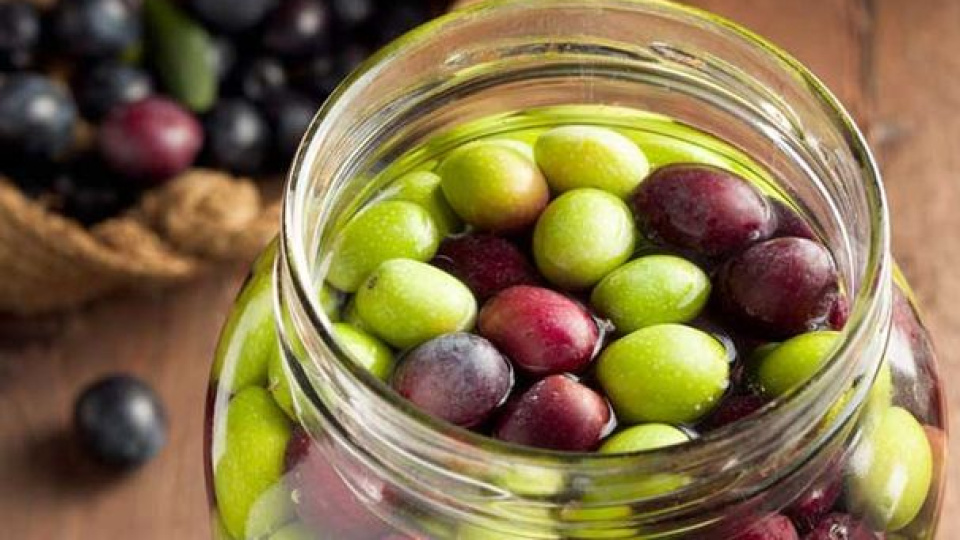 Dalından Kavanoza: Evde Tam Kıvamında Doğal Yeşil Zeytin Yapmanın En Kolay Yolu 