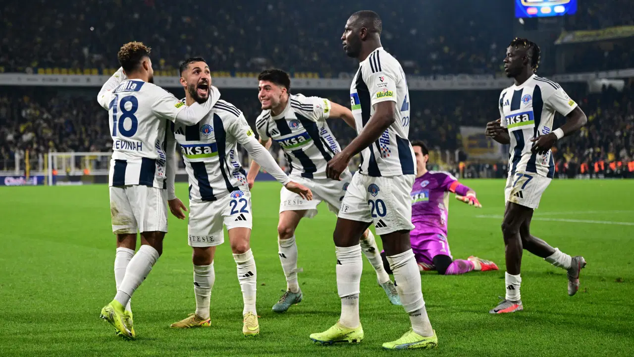 Kasımpaşa, Fenerbahçe’ye Karşı Seriyi Bozmadı: Tarihe Geçen Puanlar