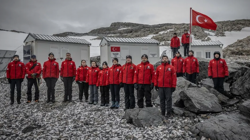 Antarktika’daki Türk bilim insanlarından mesaj var: “Buzulların erimesi dünyanın dengesini bozacak”