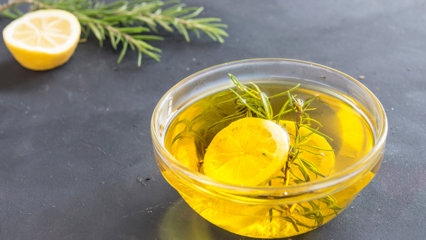 Sosyal medyanın yeni çılgınlığı zeytinyağı-limon shot: Gerçekten şifa mı yoksa abartı mı?