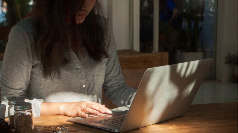 Sosyal Medyada “Kendi Kendine Psikiyatrik Tanı” Trendi Yayılıyor