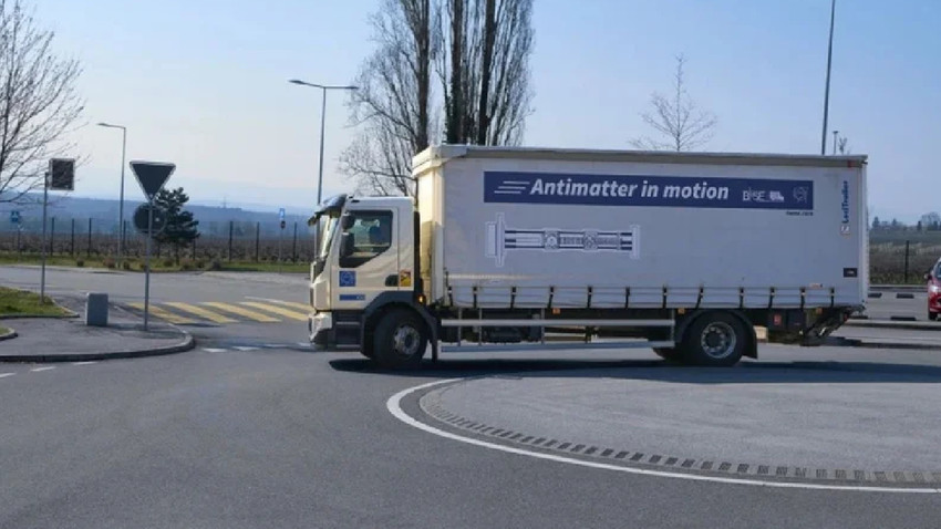 Evrenin en hassas maddesi artık hareket halinde