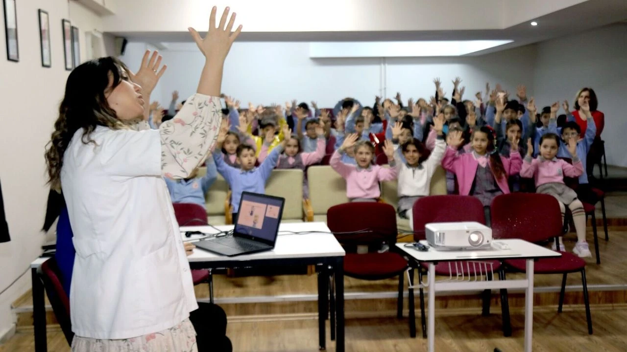 Bayraklı’da 2 Bin 200 Öğrenciye Hijyen Eğitimi Verildi
