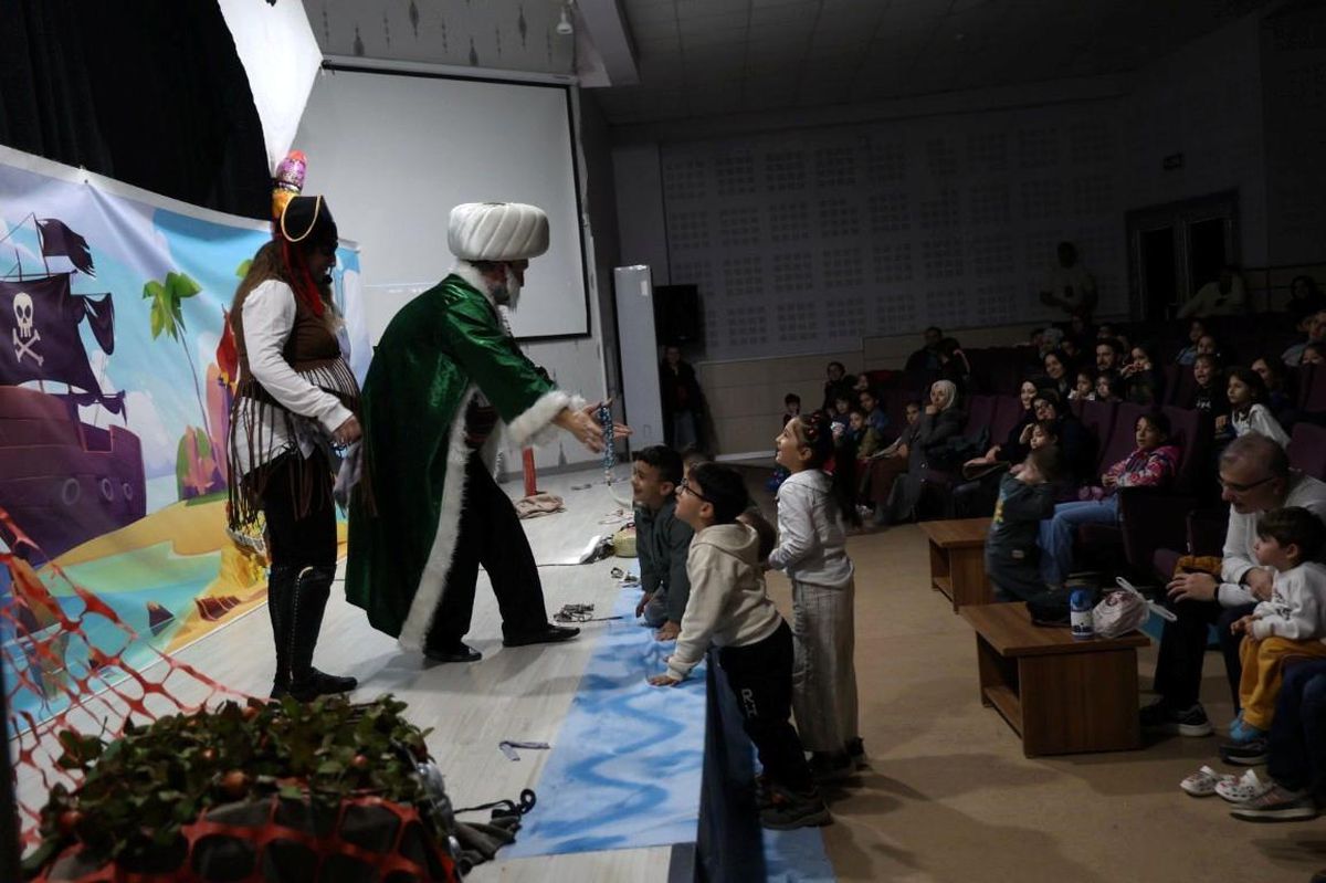 Çocuklar “Nasrettin Hoca Korsanlara Karşı” Oyununda Bir Araya Geldi