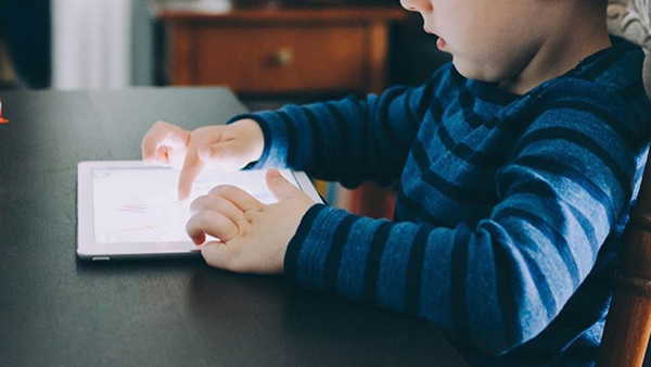 Sosyal medyada 15 yaş kilidi: Meclis komisyonundan “vize” çıktı!