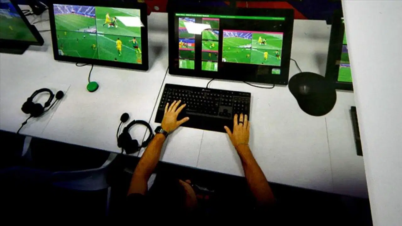 Zirve Yolunda Teknoloji Mesaisi: Derbinin VAR Kadrosu Açıklandı