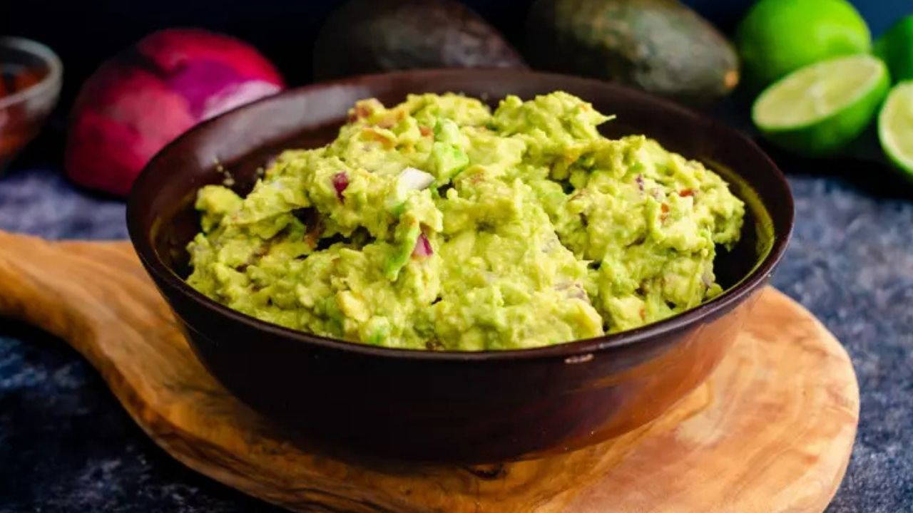 Tortilladan Tacoya Uzanan Yeşil Miras: Ev Yapımı Guacamole Sanatı