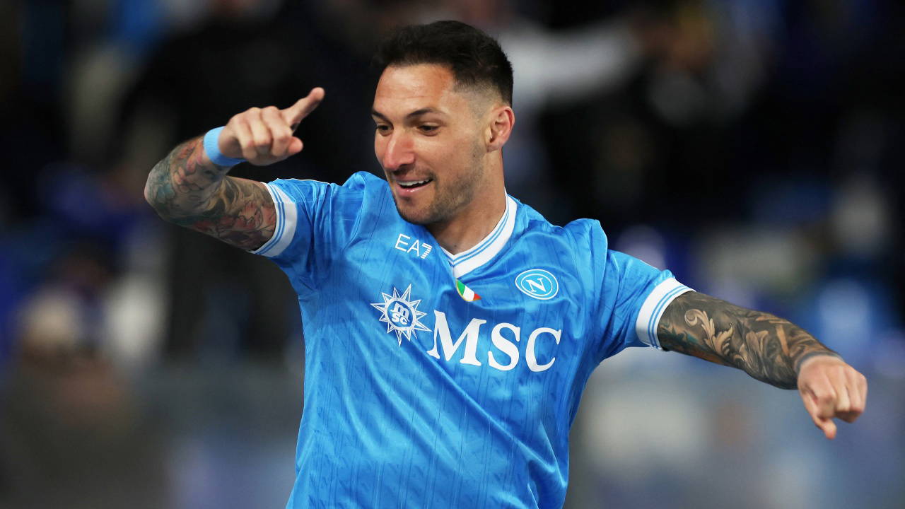 Milano Devine Politano Darbesi: Napoli Zirve Yarışında Öne Geçti