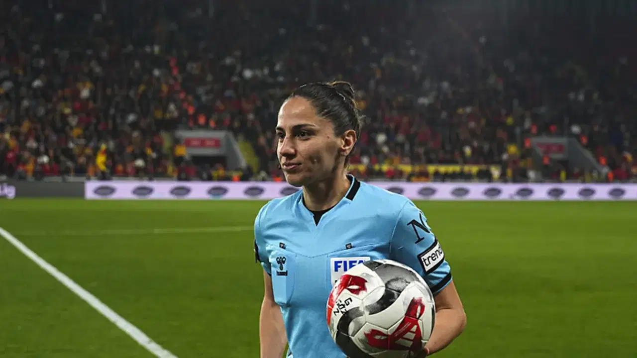Türk Hakemliğinde Kadın Devrimi: Asen Albayrak Süper Lig Sahnesinde