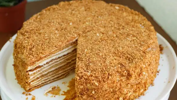 Avrupa Gastronomisinde Katmanlı Tasarım: Marcinek Pastası